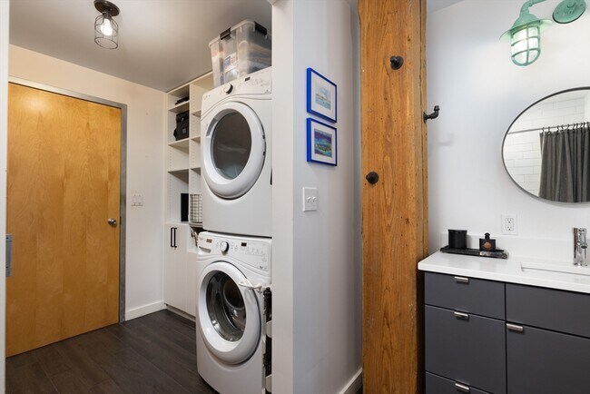 Building Photo - 21 Wormwood St