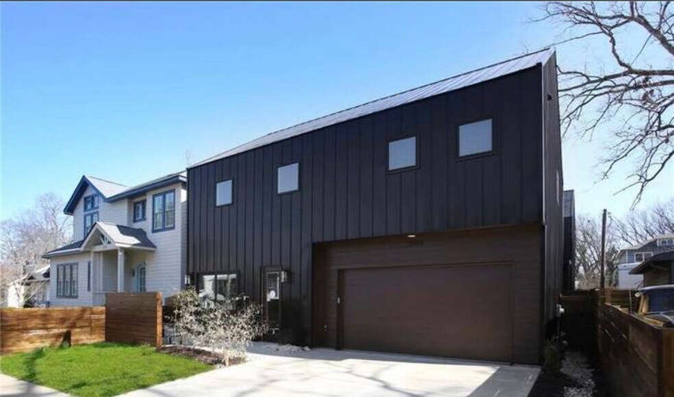 Building Photo - 2108 Roslyn Ave