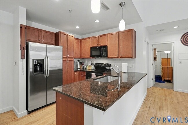 Building Photo - 230 N 6th St S