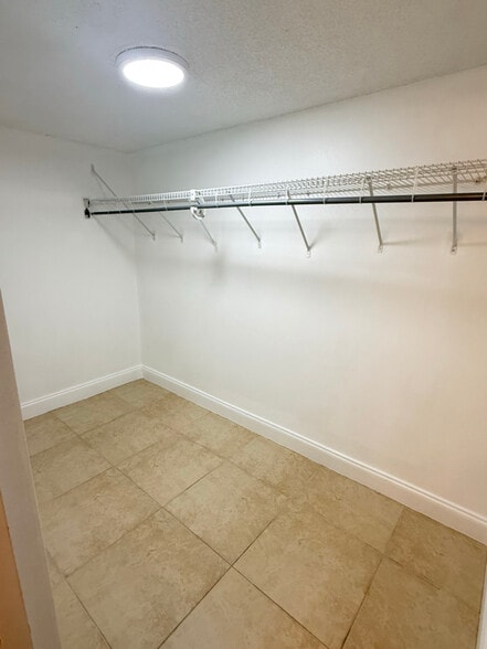 Building Photo - 9720 Hammocks Blvd