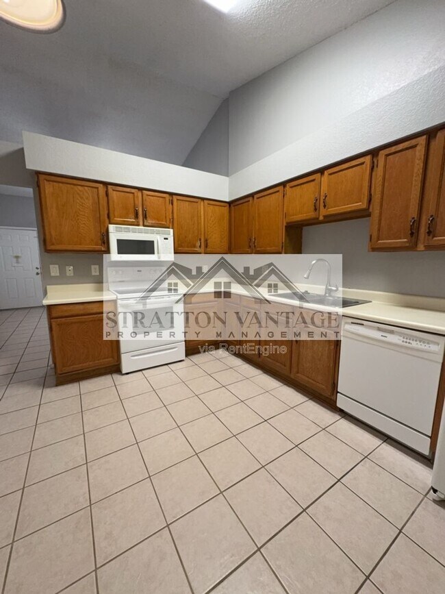 Building Photo - 5136 E Evergreen St