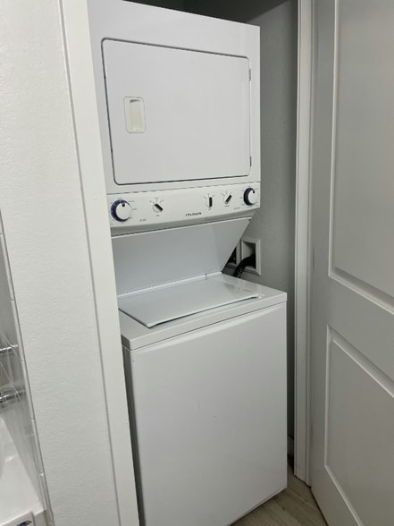 Building Photo - 4000 N Albion St