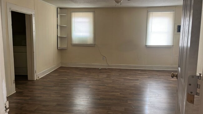 Building Photo - 312 Earnie Ln