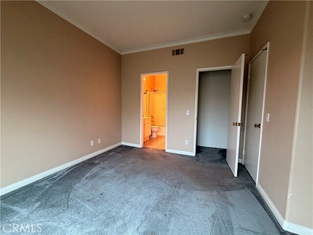 Building Photo - 9 Medici Aisle