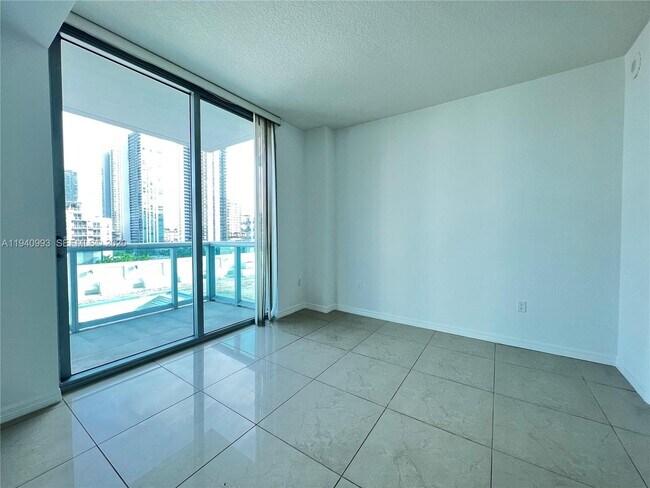 Building Photo - 333 NE 24th St