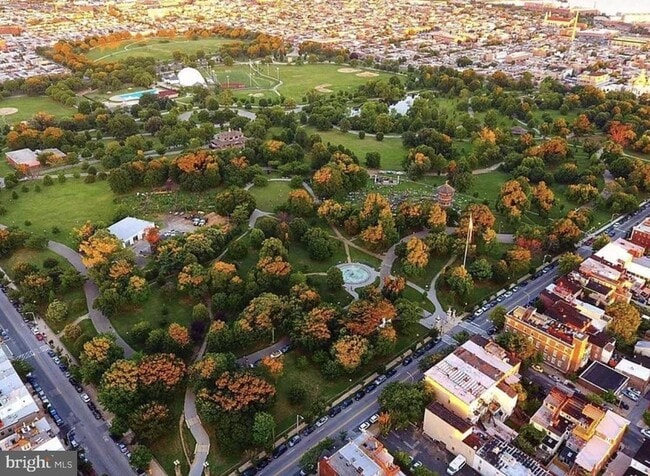 Building Photo - 2242 E Fairmount Ave