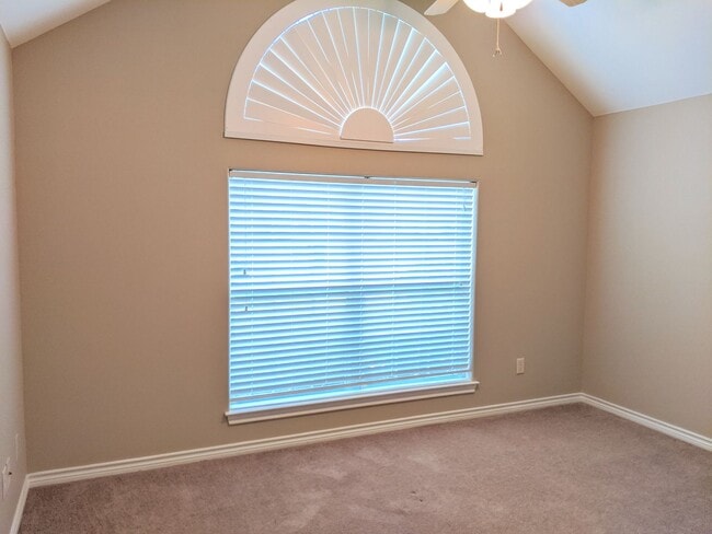 Building Photo - May Move In! 3 Bed 2 Bath In Edelweiss Gar...