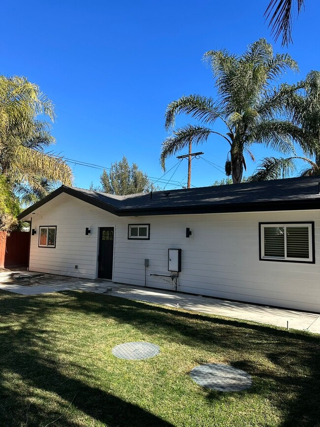 Side Enterance - 22131 Leadwell St