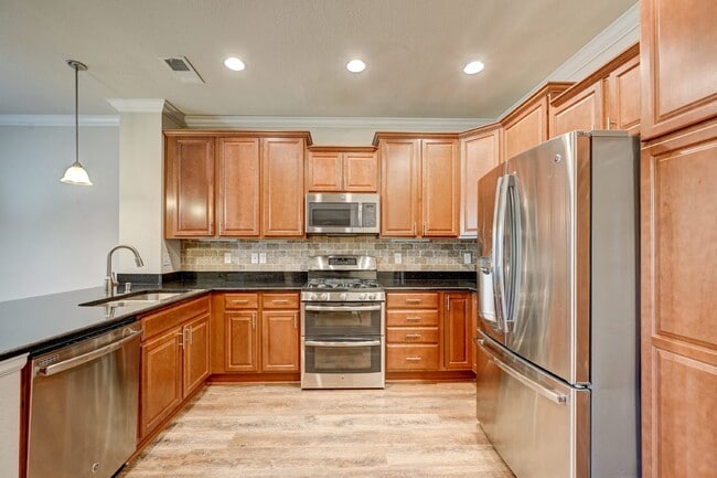 Building Photo - $2,750 - 2 Bed, 2.5 Bath Condo in Centenni...