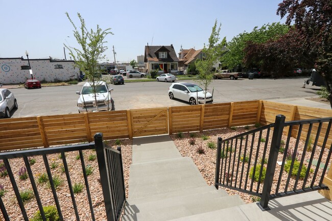 Building Photo - 3 Bedroom Townhome - Downtown Salt Lake City