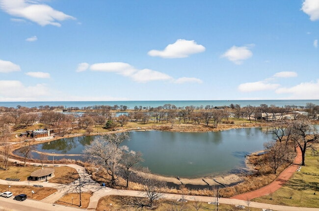 Building Photo - 2500 N Lakeview Ave