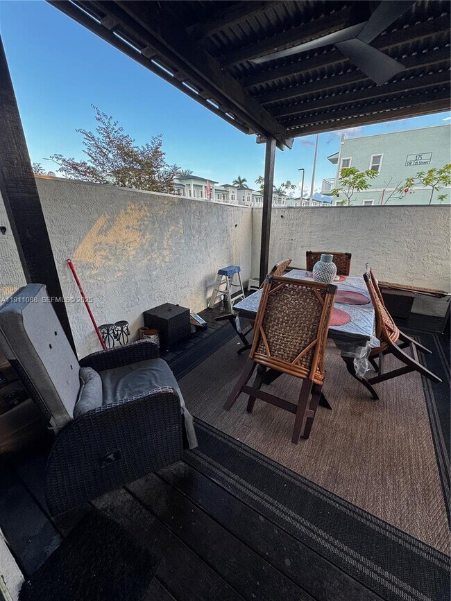 Building Photo - 167 SW 6th Ln