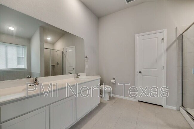 Building Photo - 4544 Hemingway Ave