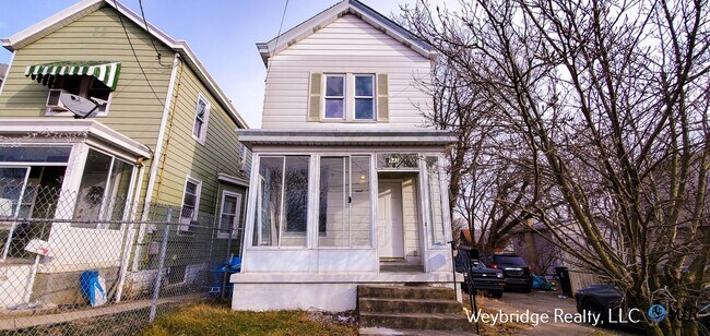 Primary Photo - Very nice!! 3 Bedroom 1.5 Bath House in Ea...