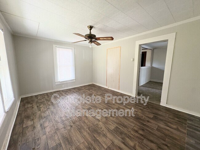 Building Photo - 1015 11th St N