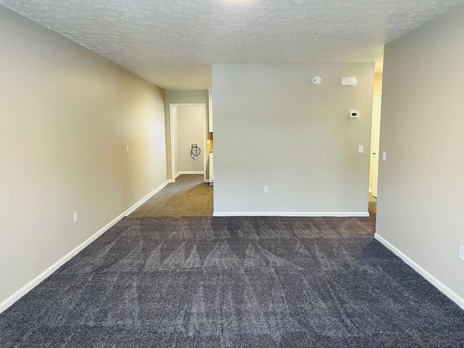 Building Photo - 1075 Eastview Rd NE