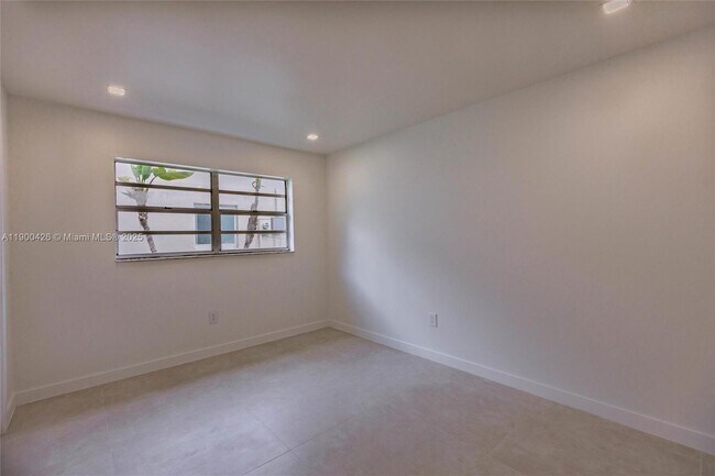 Building Photo - 10760 NW 29th Manor