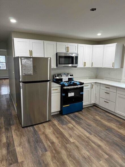 Building Photo - 130 Lake Ave