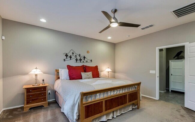 Building Photo - 10819 W Swayback Pass