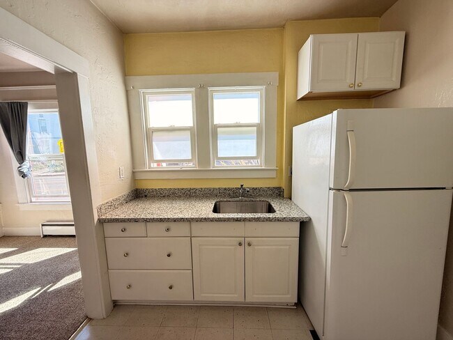 Building Photo - 442 8th St