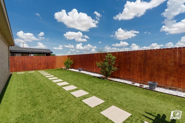 Building Photo - 1904 Lumina Dr