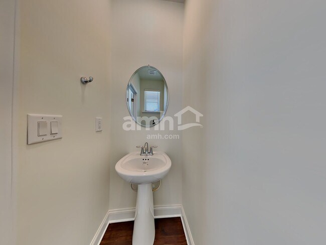 Building Photo - 1076 Highland Walk