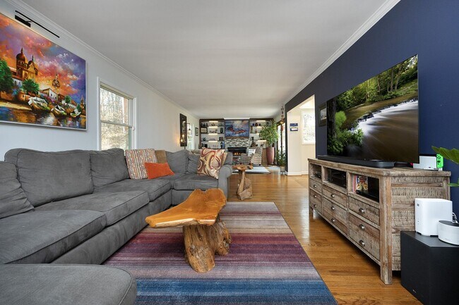 Building Photo - Beautifully renovated large home in CHCCS school district! Available mid-June!