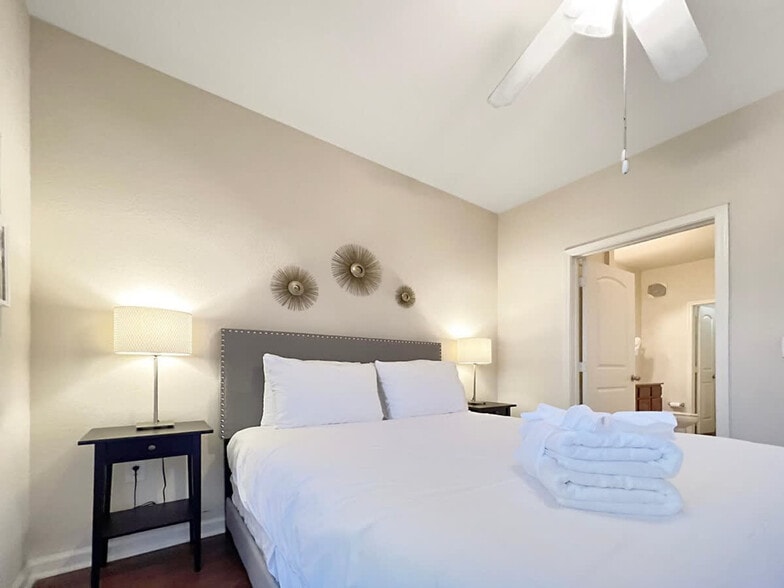 Building Photo - 2021 N Lemans Blvd