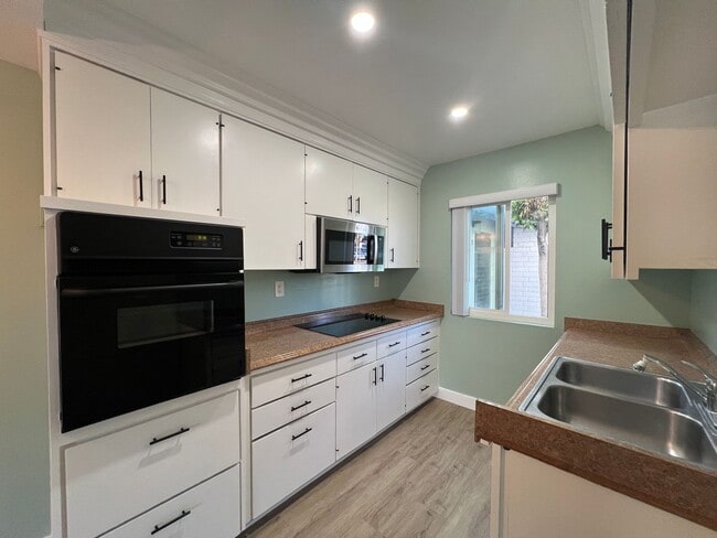 Building Photo - 14542 Carfax Dr