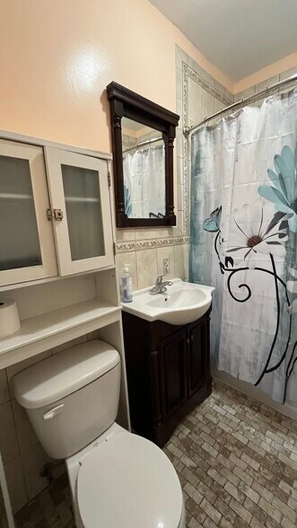 Building Photo - 148 37th St