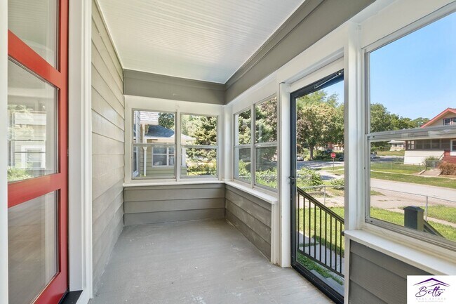 Building Photo - Wowza!