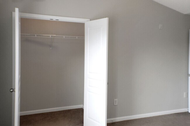Building Photo - 1855 Candlewood Ct