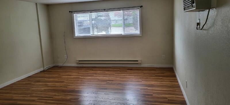 Building Photo - 805-1/2 4th Ave NE