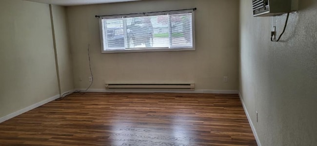 Building Photo - 805-1/2 4th Ave NE