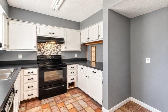 Building Photo - 4120 Tulip Tree Ct