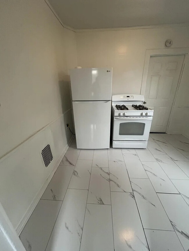 Building Photo - 1615 Cedar St