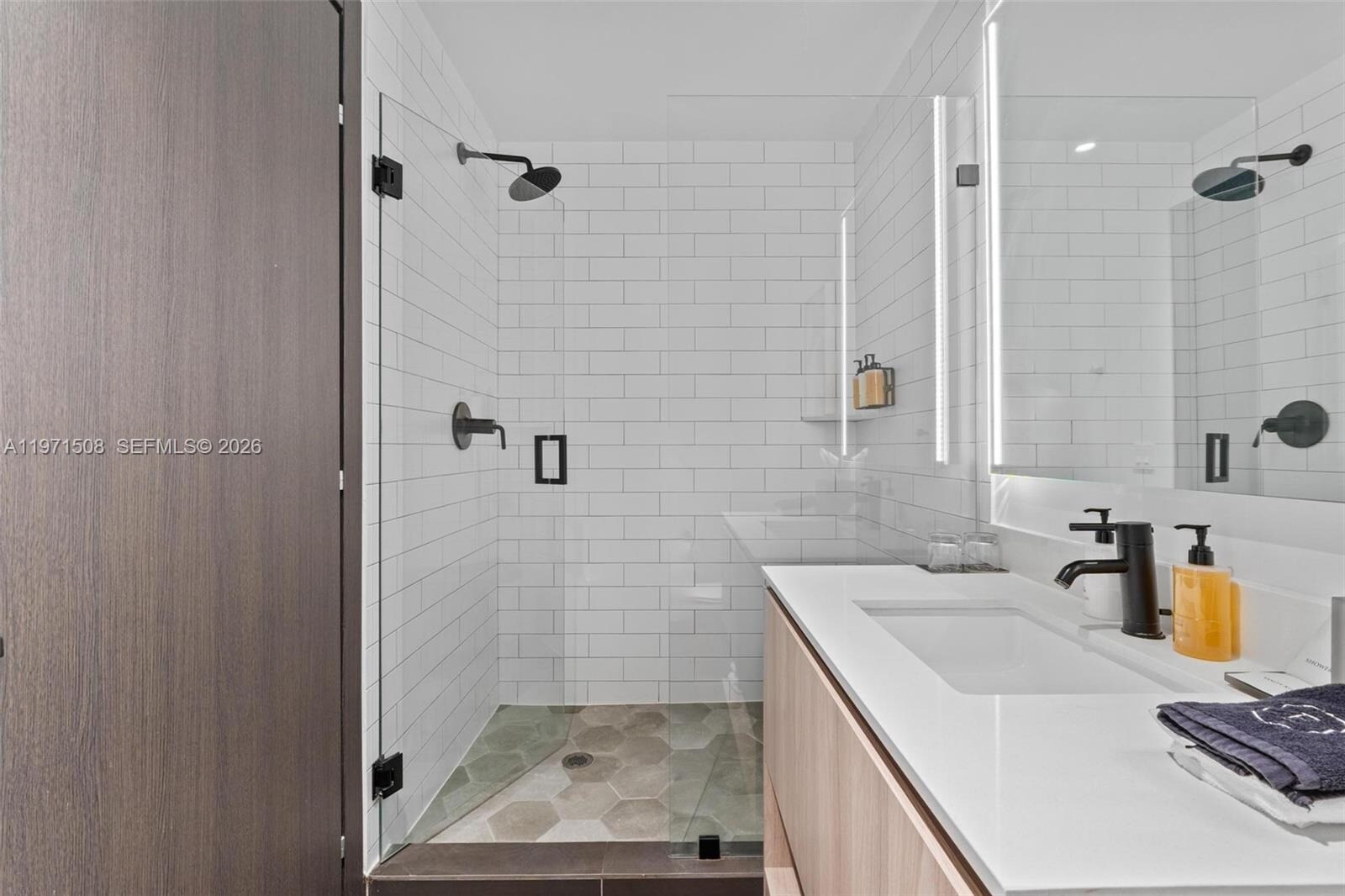 Building Photo - 398 NE 5th St