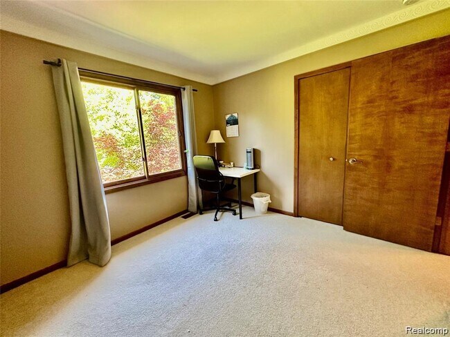 Building Photo - 24397 Venice Dr