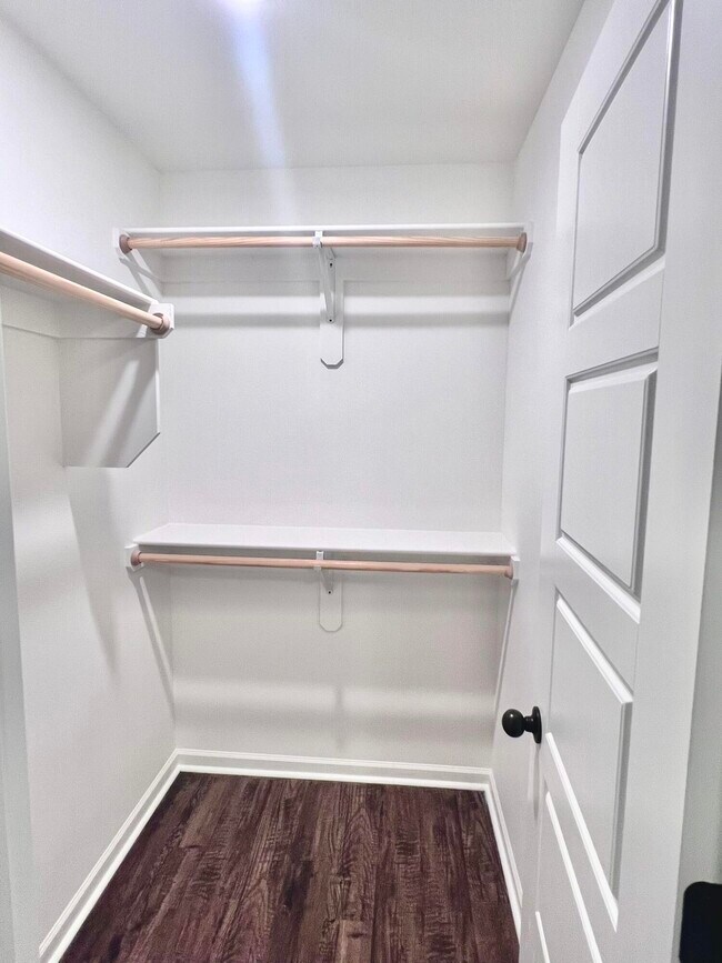 Building Photo - 1100 Pawpaw Pl