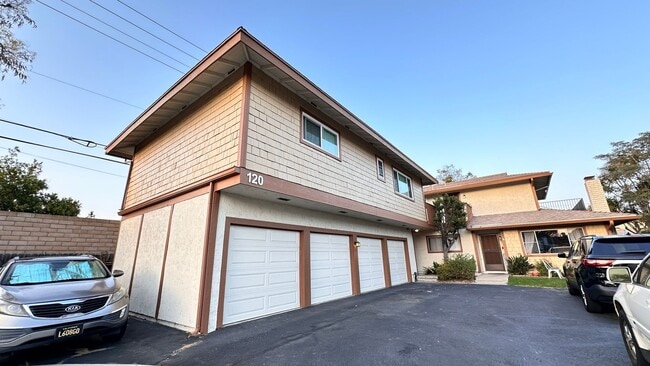 Building Photo - 120A