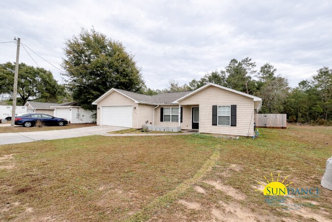 Building Photo - Custom upgrades in this beautiful Crestview home!