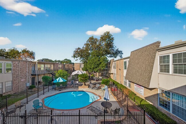 Building Photo - 5550 N Braeswood Blvd