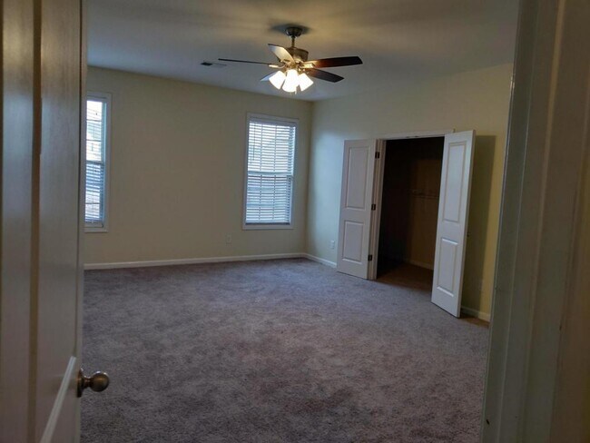Building Photo - 128 Carolina Wren Ave