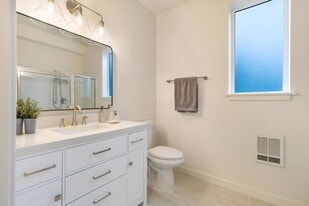 Building Photo - Creekside Apartments