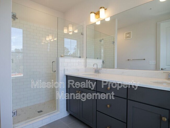 Building Photo - 1724 Old Brick Rd