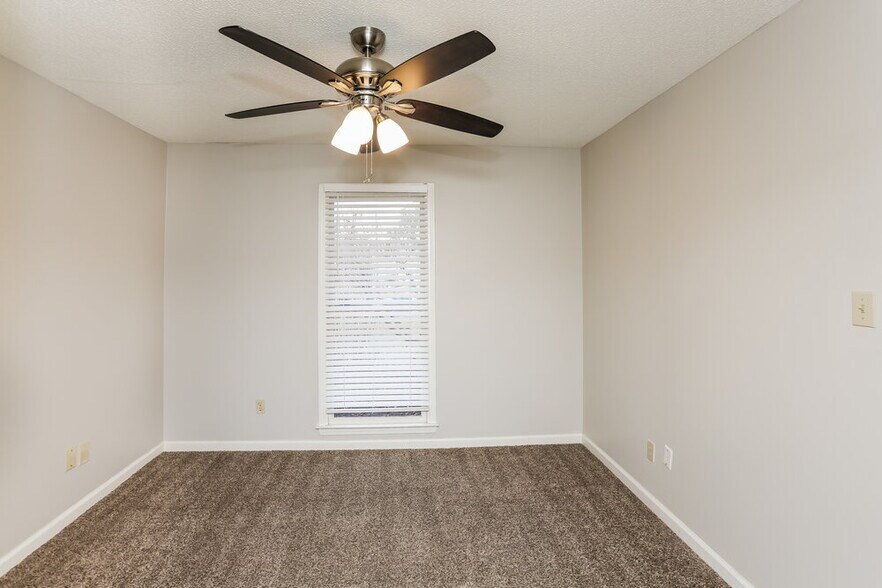 Building Photo - 8674 Leaf Manor Cove