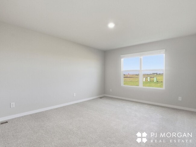 Building Photo - Spacious, Stylish, and Ready for You!