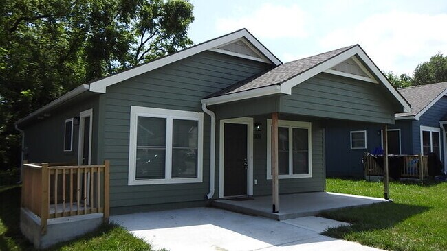 Building Photo - Newer Build - 3 bed -2bath Home in Indepen...