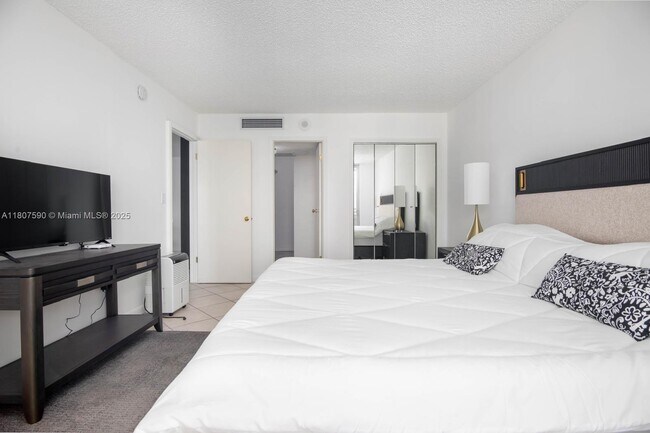 Building Photo - 5555 Collins Ave