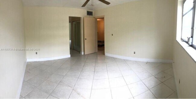 Building Photo - 2 bedroom in North Miami Beach FL 33179